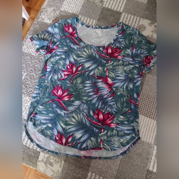 LOLË t-shirt - Picture 1 of 11